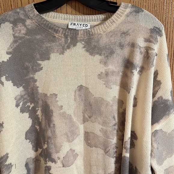 Frayed Women’s Sweater - Picture 3 of 7